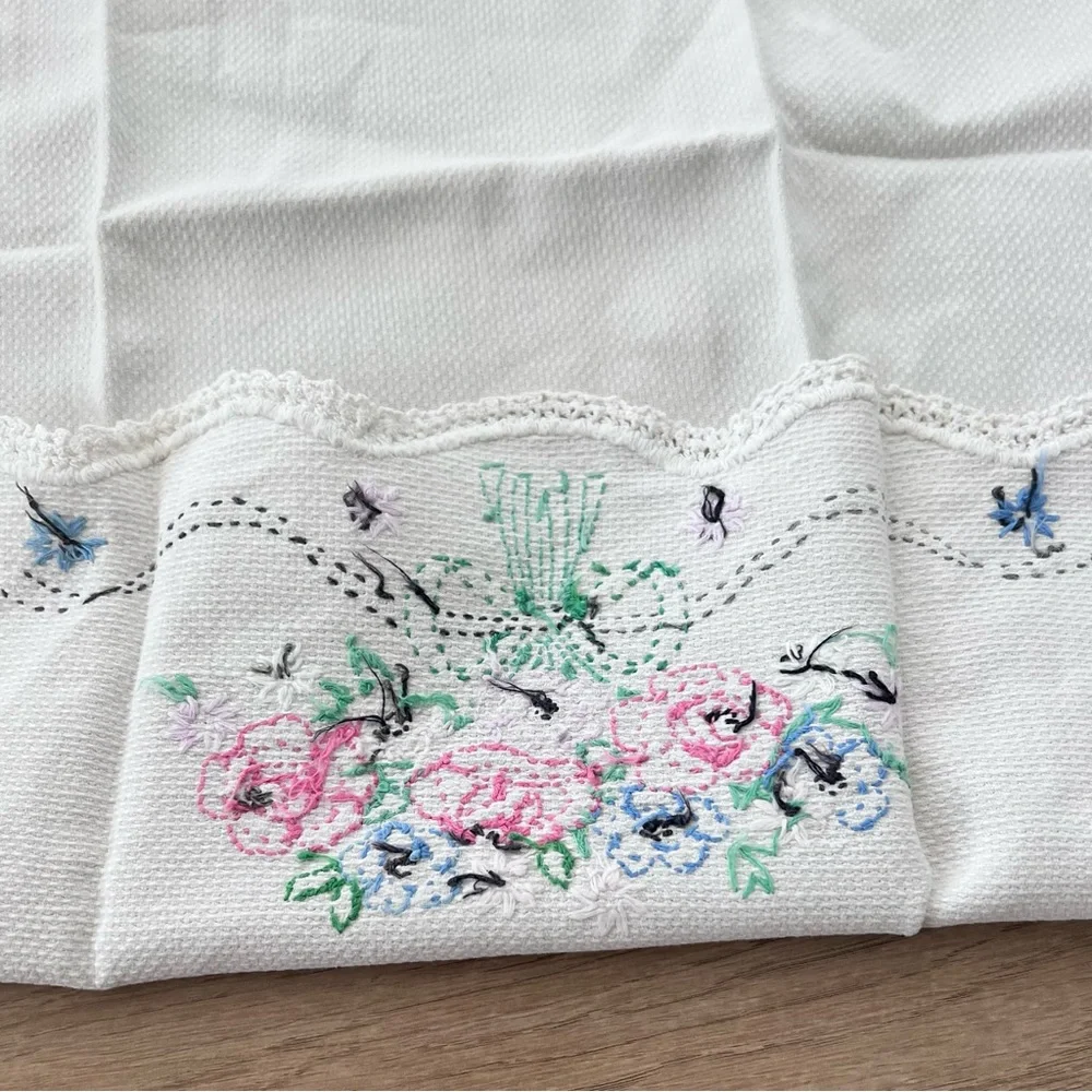 Vintage 2 PCs Rectangle‎ Hand Embroidered Cotton Table Cloth Napkin 23” X 16.5”